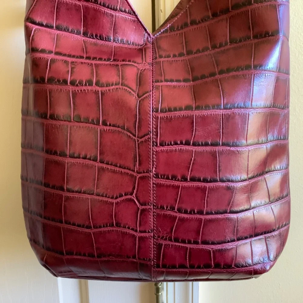 G.I.L.I. Leather Crocodile Embossed Hobo Bag Garnet SZ Large
